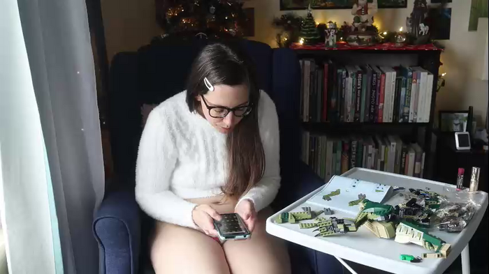 ellynaomi