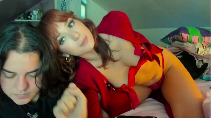 twogirls1strap
