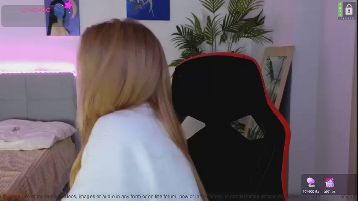 small_blondee