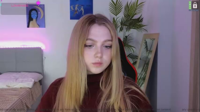 small_blondee