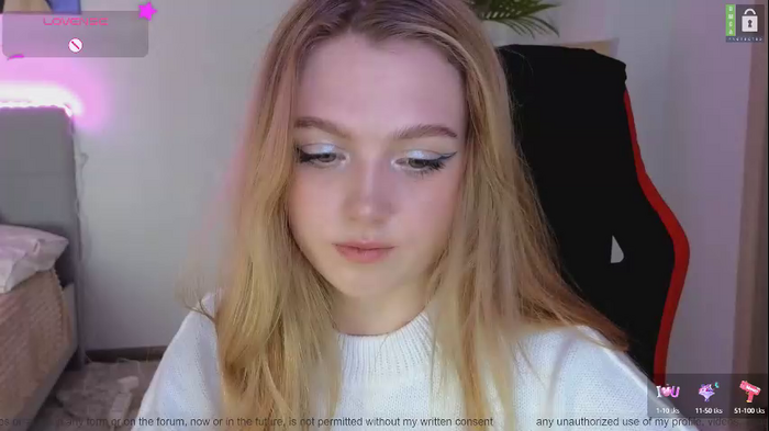 small_blondee