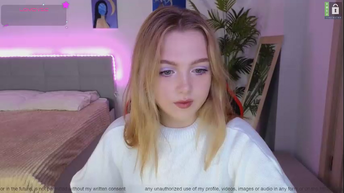 small_blondee