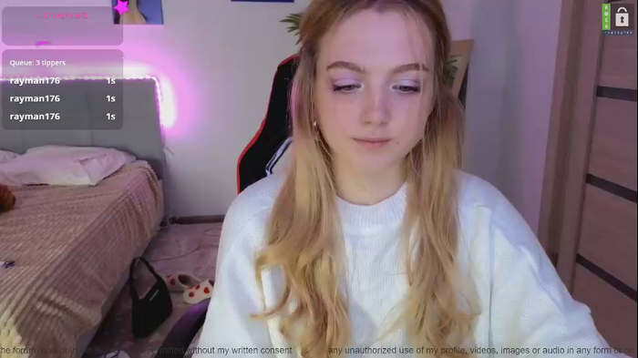 small_blondee