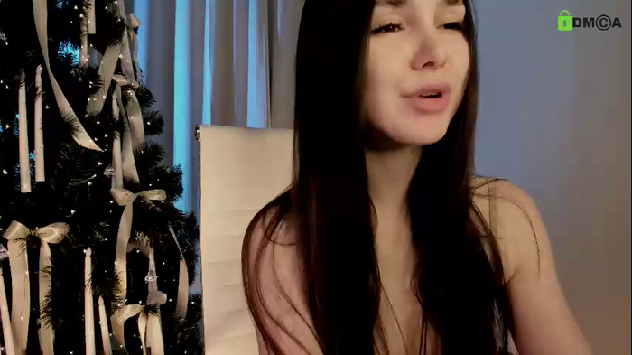 hollyextra