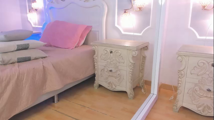 emma_torres__