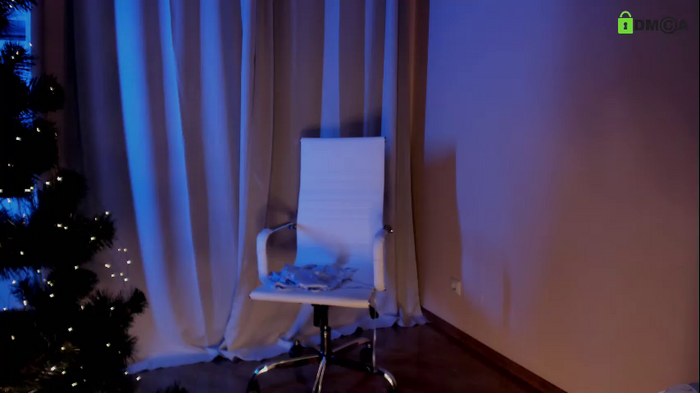 hollyextra