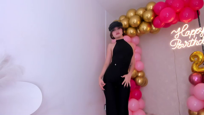 hellen_coy