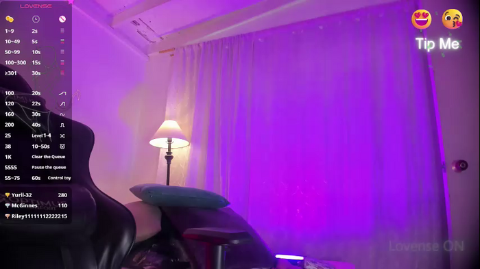laura_hills18