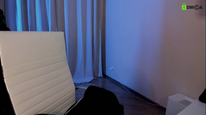 hollyextra