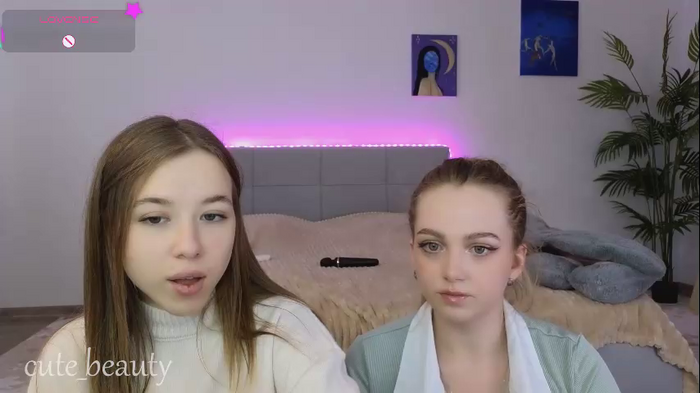 small_blondee