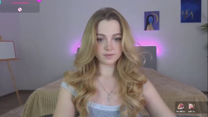 small_blondee