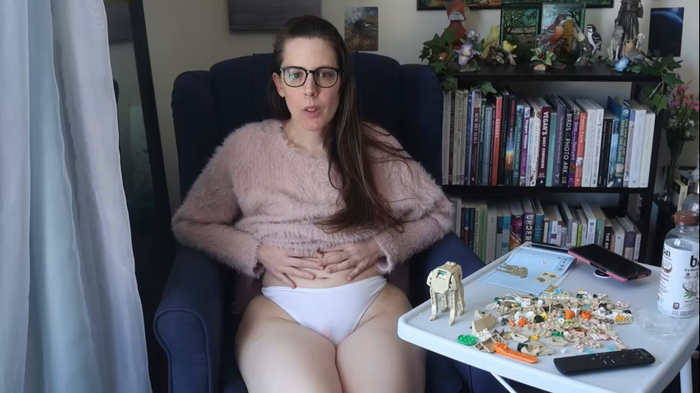 ellynaomi