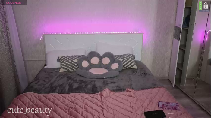 small_blondee