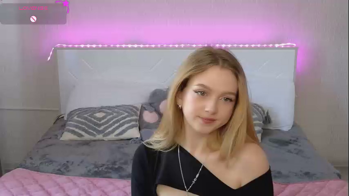 small_blondee