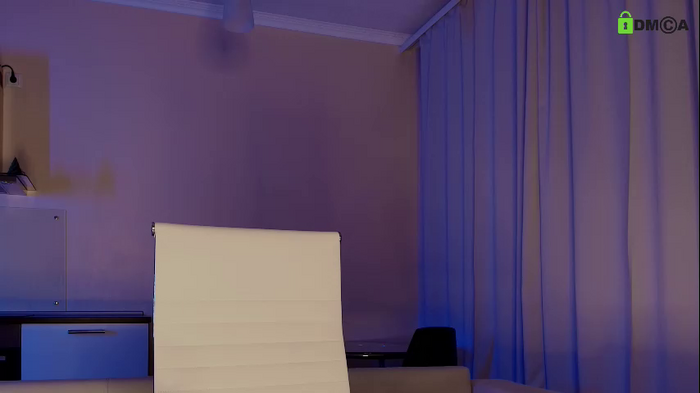 hollyextra