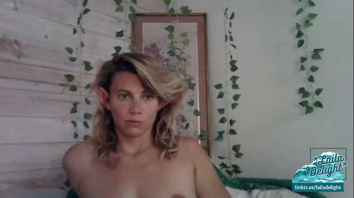 lailagetsnaked
