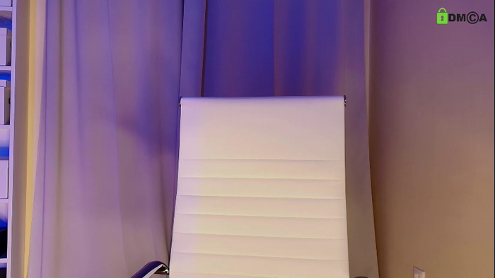 hollyextra