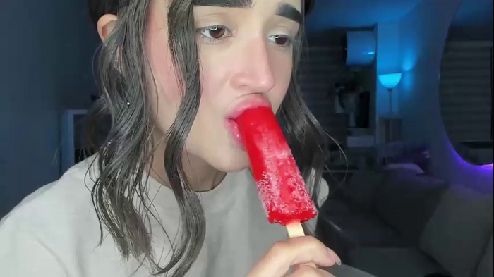 lonelly_lolly98