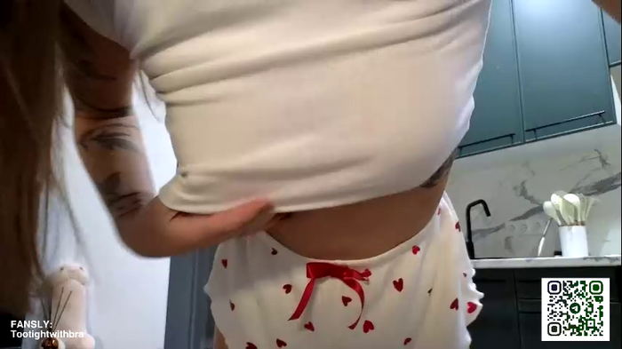 tootightwithbra