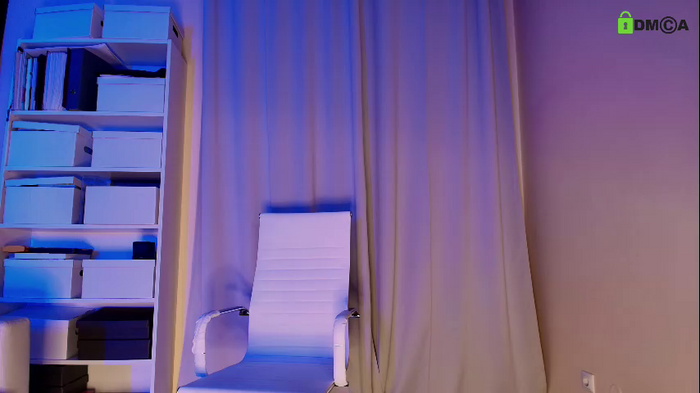 hollyextra