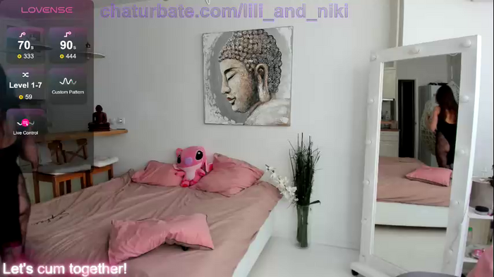 lili_and_niki
