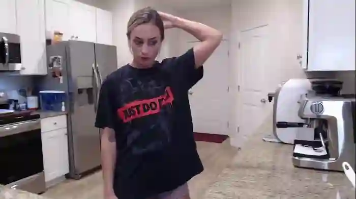 2025/04/04/chaturbate-holihurricane-04-08-31
