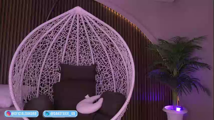 dakota_leex