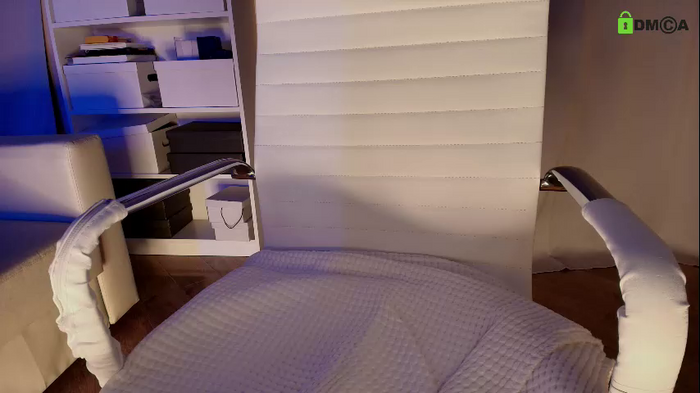 hollyextra