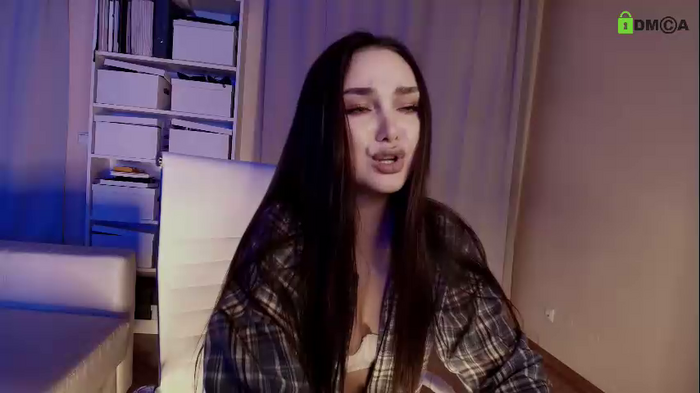 hollyextra