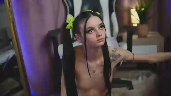 2025/01/12/dreamcam-rachelrave-04-56-33