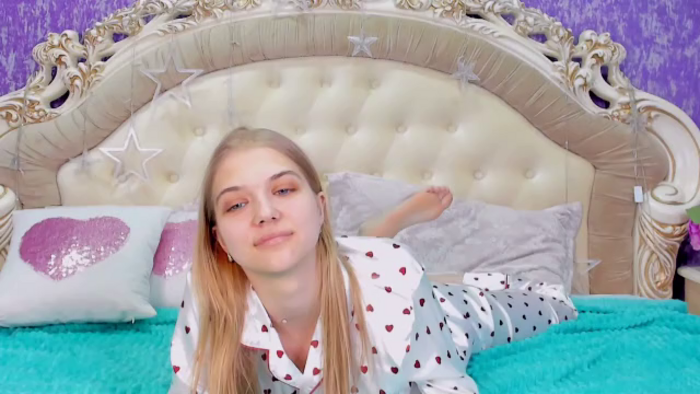 chloe-lins