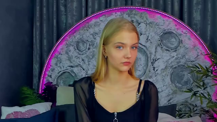 chloe-lins