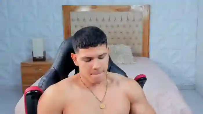 2024/05/05/flirt4free-aurelio-strong-05-50-39