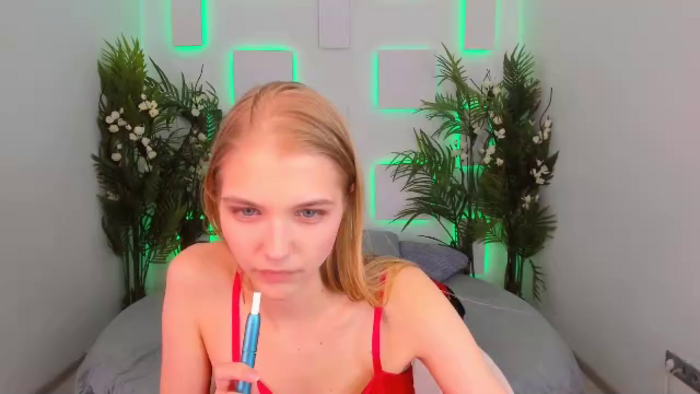 chloe-lins