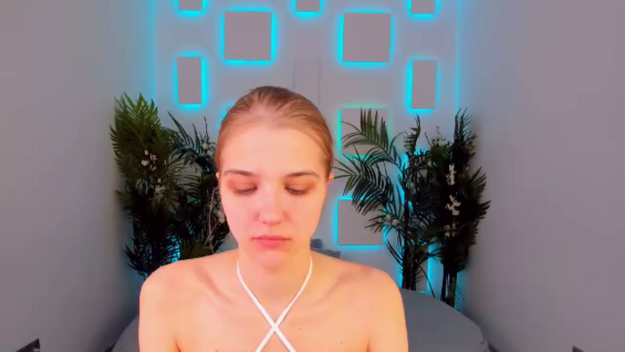 chloe-lins