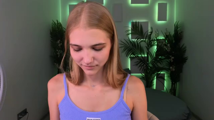 chloe-lins
