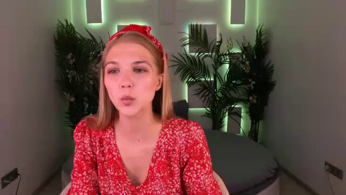 chloe-lins