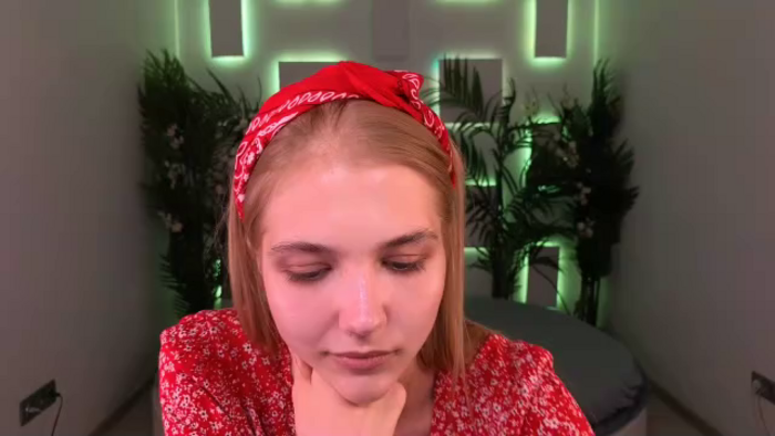 chloe-lins