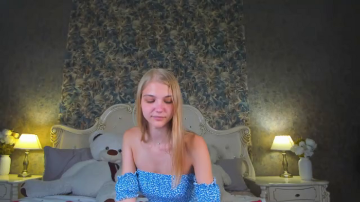 chloe-lins
