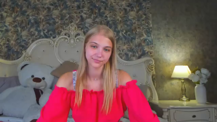 chloe-lins