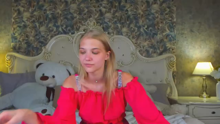 chloe-lins
