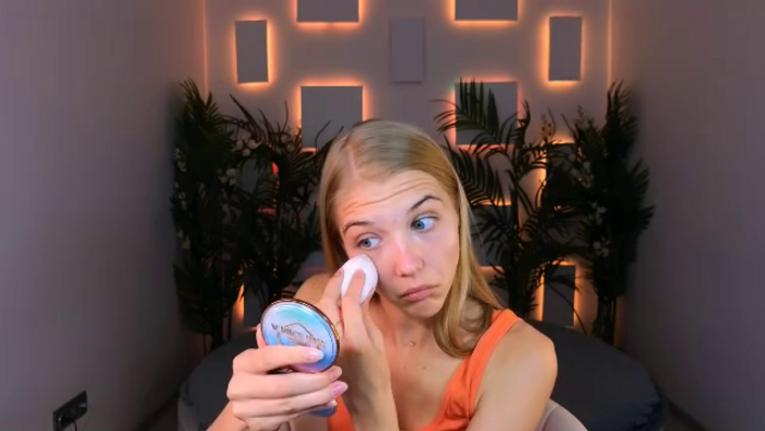 chloe-lins