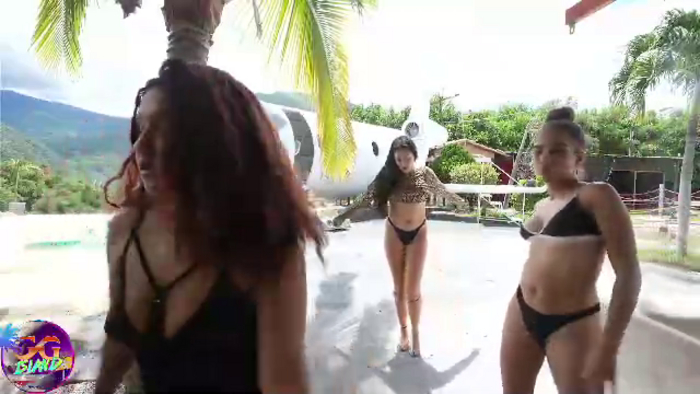 island-girls