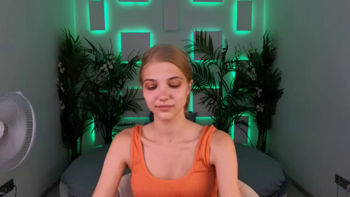 chloe-lins