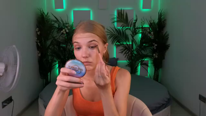 chloe-lins
