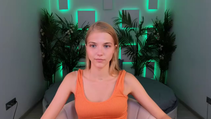 chloe-lins