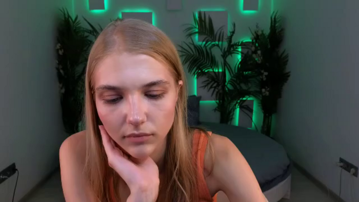 chloe-lins