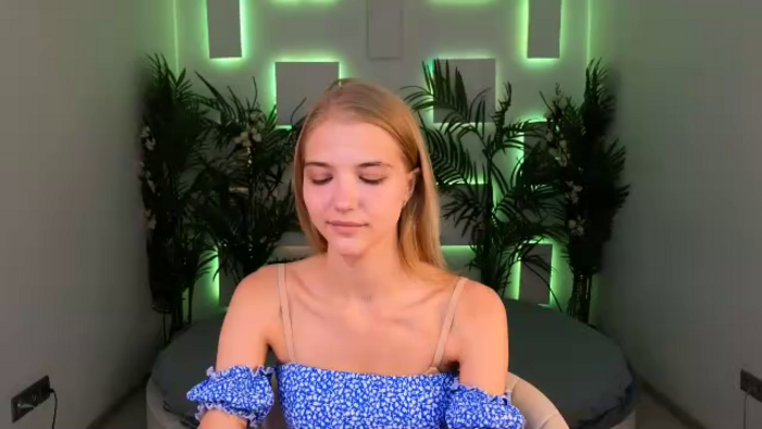 chloe-lins