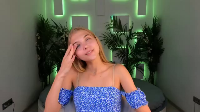 chloe-lins