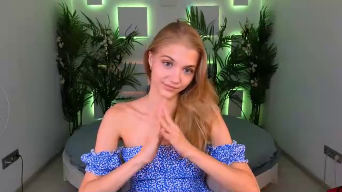 chloe-lins
